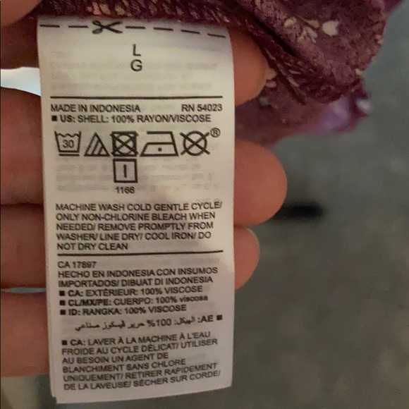 Old Navy Womens Sleeveless Top Maroon floral L NWT - Picture 5 of 5